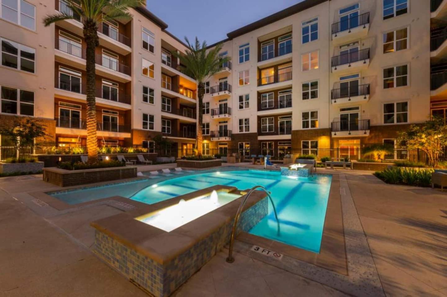 Downtown Apt Free Parking - Pool - Gym - Fully Kitchen Houston Exterior photo
